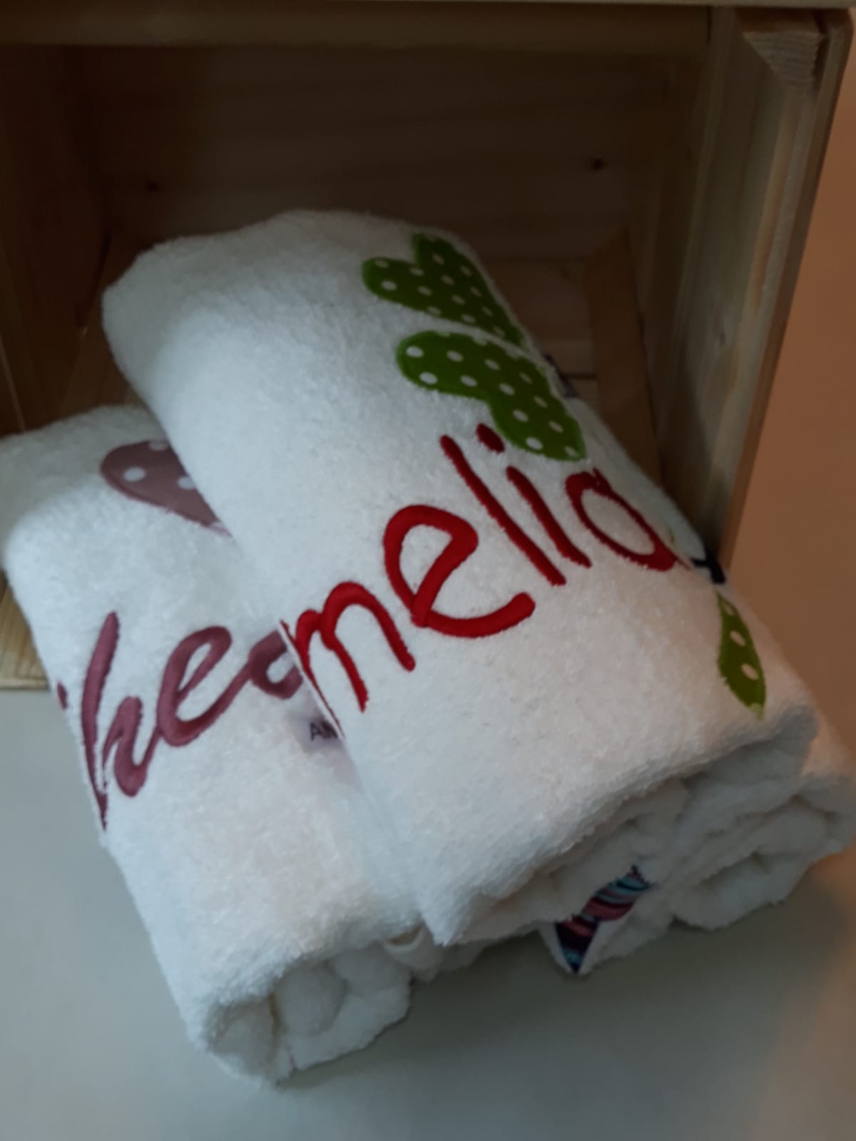 Handt&uuml;cher 50x100cm. aus 100% Baumwolle. Maschinenwaschbar bei 60&deg;C. Trockner geeignet. Nicht bleichen!
St&uuml;ck 14&euro;
