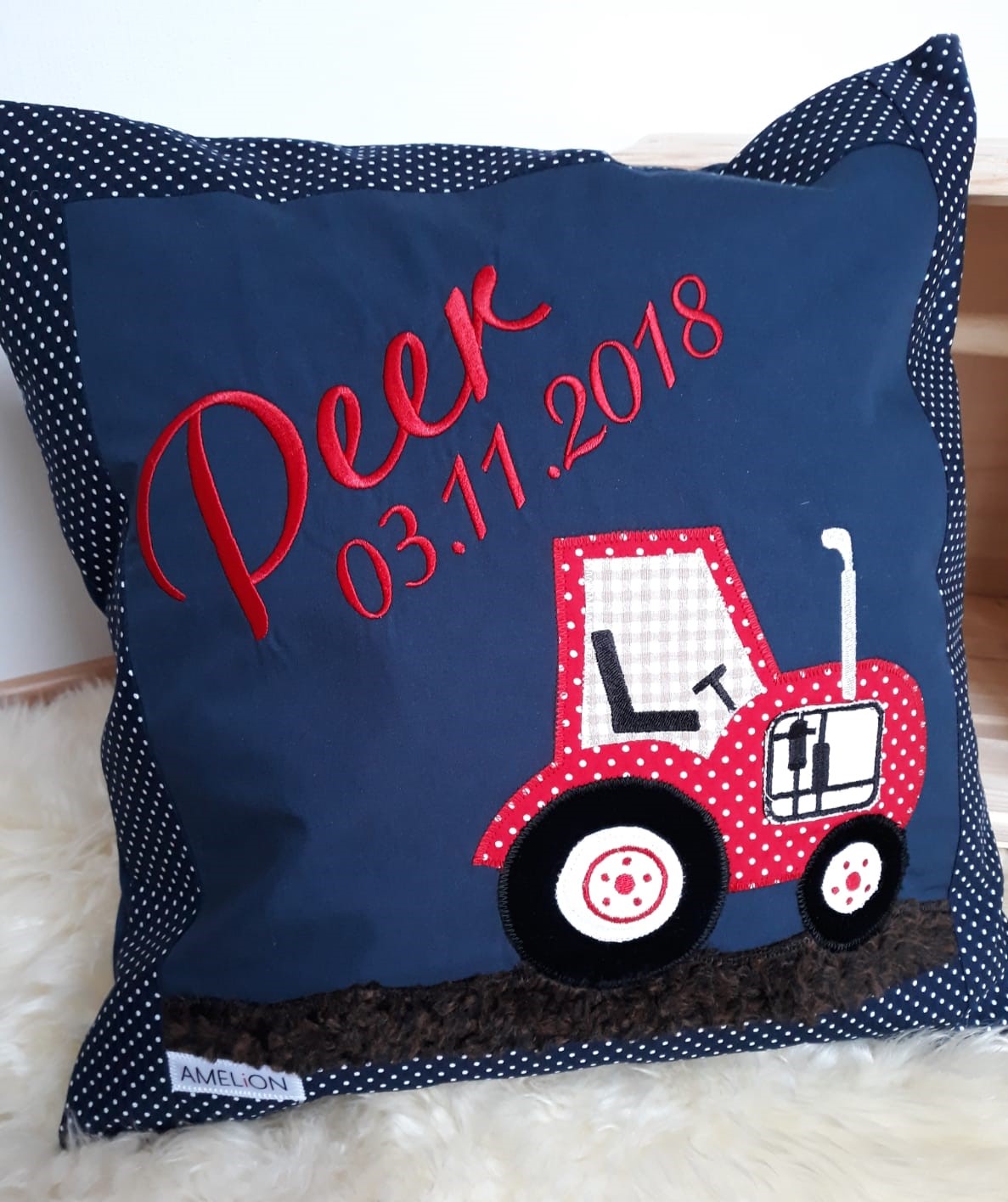 40&euro; inkl Inlett. Personalisierbar! inkl. Buchstaben. inkl Fu&szlig;abdr&uuml;cke.
Kissenh&uuml;lle aus 100 % Baumwolle
ca 40x40cm
Maschinenwaschbar bei 40&deg;C
Nicht trocknergeeignet